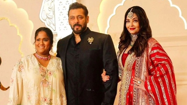 সালমানের হাত ধরে দাঁড়িয়ে ঐশ্বরিয়া, 