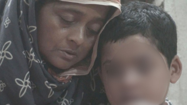 সীমান্তে ১৫ স্বর্ণের বারসহ চোরাকারবারি আটক