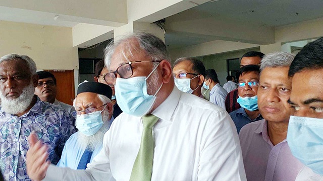 ‘রোগীর চাপ ও বিশ্ব পরিস্থিতি মিলিয়ে করোনা নিয়ে আতঙ্কের কিছু দেখছি না’