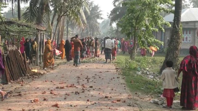 ঝিনাইদহে দু’দল গ্রামবাসীর সংঘর্ষে ২০ জন আহত
