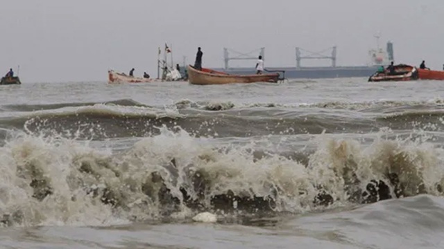 অতি ভারী বৃষ্টির আভাস, সমুদ্র বন্দরে সতর্ক সংকেত