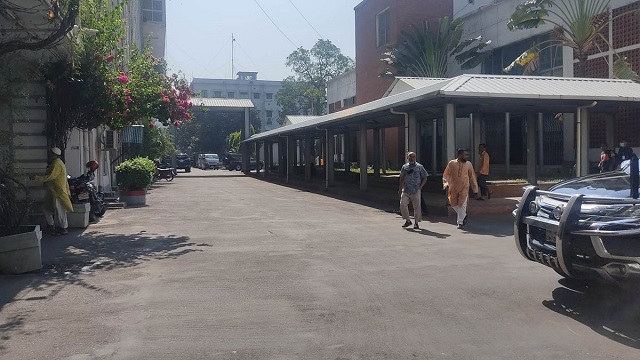 প্রথম কর্মদিবসে সচিবালয়ে ঈদের আমেজ