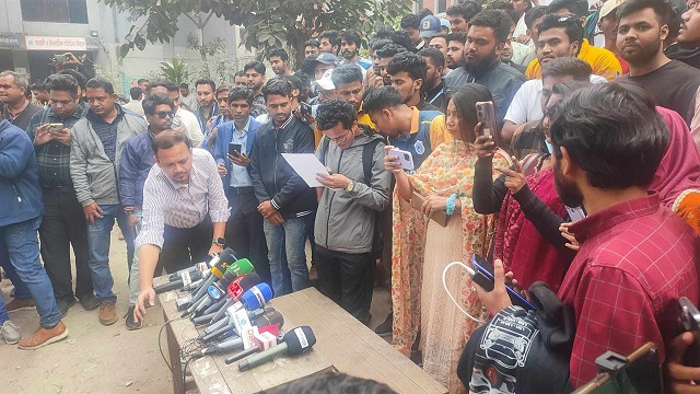 দাবি মেনে নিতে চার ঘণ্টার আল্টিমেটাম ৭ কলেজের শিক্ষার্থীদের