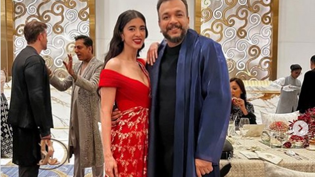 সাবার জুতো হাতে পার্টিতে ঘুরলেন হৃতিক