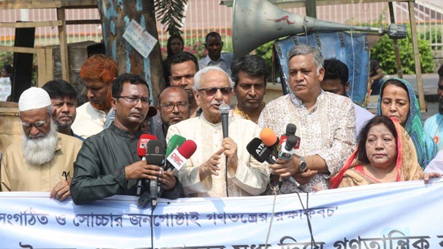 অবিলম্বে আইন-শৃঙ্খলা পরিস্থিতি নিয়ন্ত্রণে আনাসহ ২৬ দাবি সুজনের