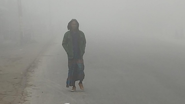 শীতে কাঁপছে ঠাকুরগাঁও