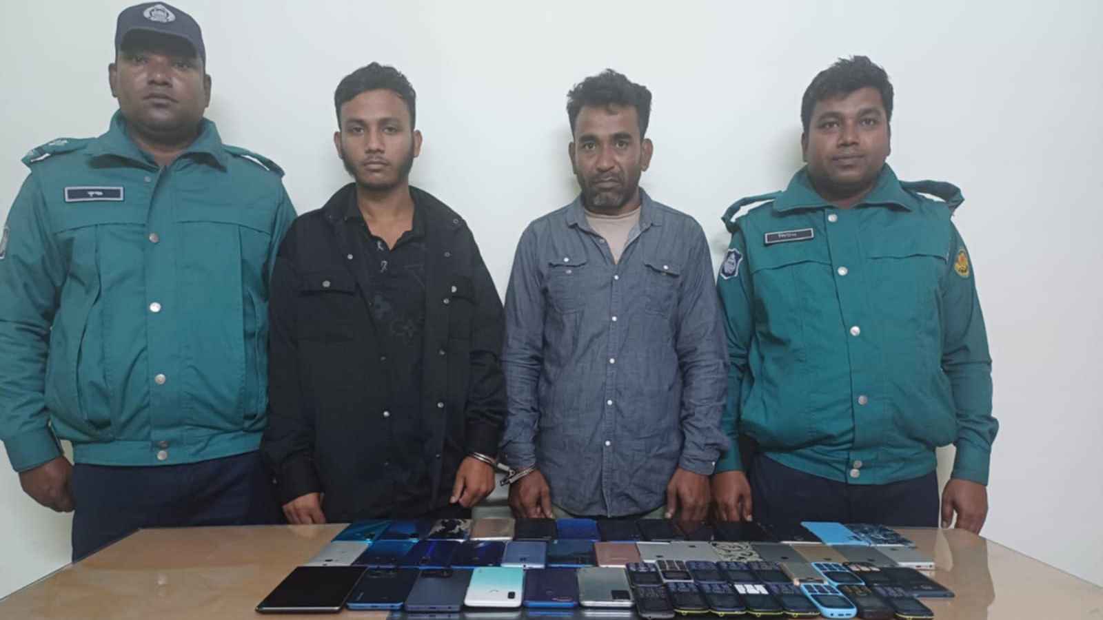৫০টি চোরাই ফোন উদ্ধার, চক্রের ২ সদস্য গ্রেফতার