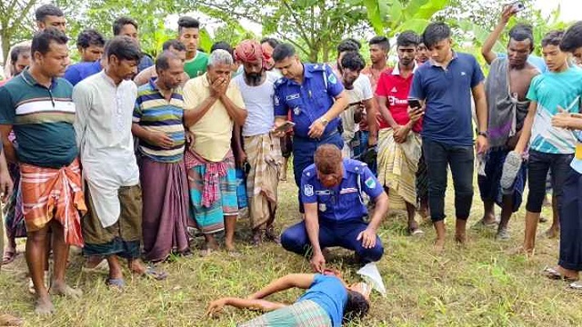ভ্যান ছিনিয়ে নিতে চালককে গলা কেটে হত্যার অভিযোগভ্যান ছিনিয়ে নিতে চালককে গলা কেটে হত্যার অভিযোগ