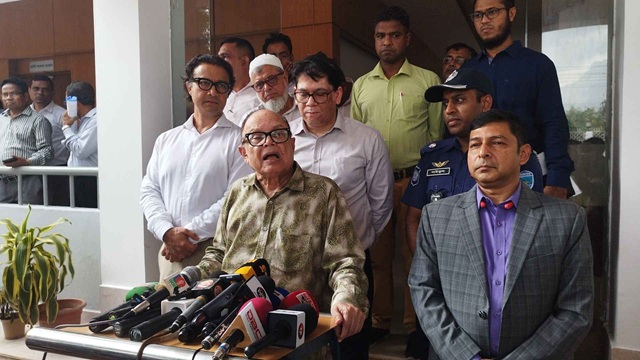  ‘বাজারে ৬০ টাকা কেজির চাল ওএমএসে ৩০ টাকায়, খাদ্যবান্ধবে ১৫ টাকায় পাবে’