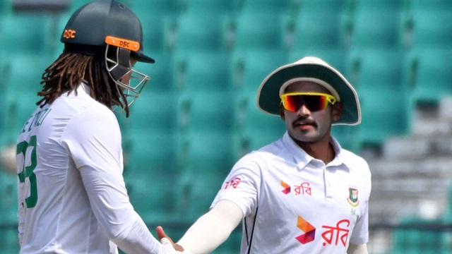 তাইজুলের ফাইফার, চারশ পেরিয়ে লাঞ্চে প্রোটিয়ারা 