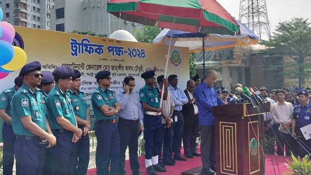ঢাকার ট্রাফিক ব্যবস্থাপনায় যুক্ত করা হলো শিক্ষার্থীদের