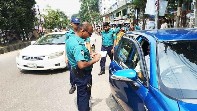 রাজধানীতে ট্রাফিক আইন লঙ্ঘনে ৩১৬৪ মামলা