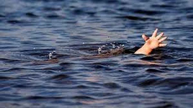 চাঁপাইনবাবগঞ্জে ডোবার পানিতে প্রাণ গেল ৩ শিশুর
