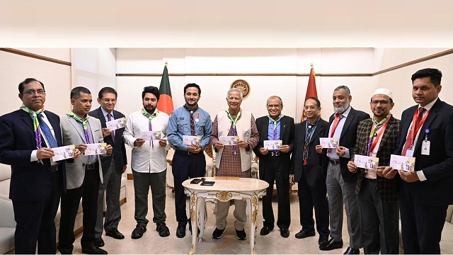 মাতৃভাষা দিবসের স্মারক ডাকটিকিট অবমুক্ত করলেন প্রধান উপদেষ্টা