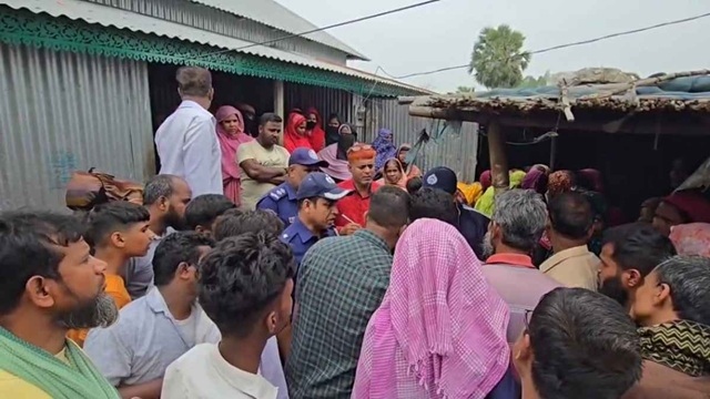 ঘুম থেকে ডেকে তোলায় বাবাকে কুপিয়ে হত্যা