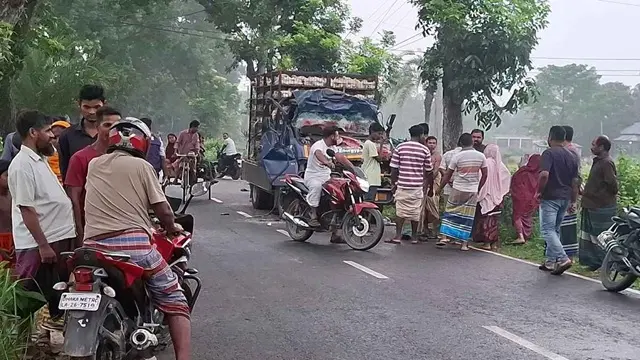 ট্রাকে ধাক্কা দিয়ে দুমড়েমুচড়ে গেল পিকআপ, নিহত ৪