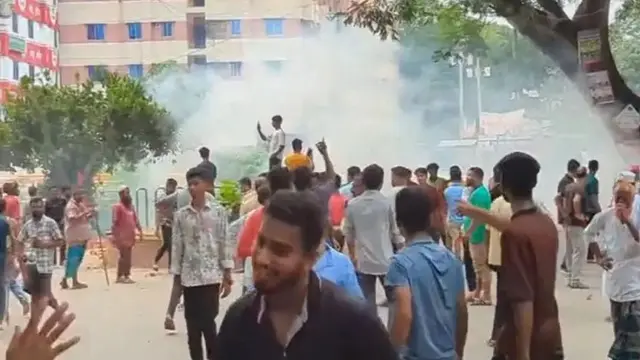 ব্রাহ্মণবাড়িয়ায় হজযাত্রীর লাগেজ নিয়ে দুই পক্ষের মধ্যে থেমে থেমে সংঘর্ষ