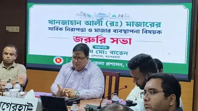 খানজাহান আলী মাজারের দীঘি থেকে কুমির সরানোর সিদ্ধান্ত