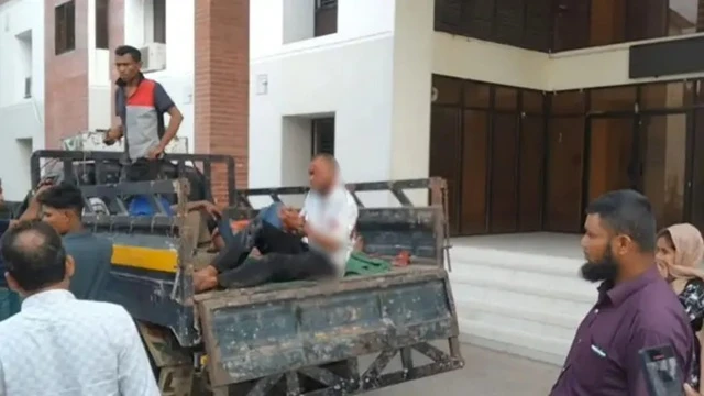 মাদারীপুরে এক্সপ্রেসওয়েতে দুটি ট্রাকের সংঘর্ষ, আহত ১০