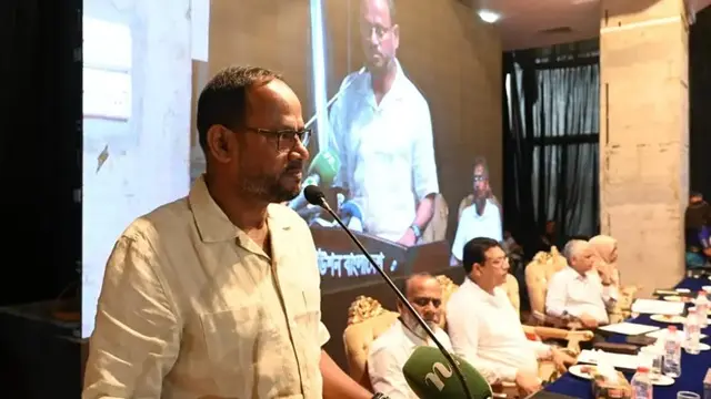 দুধ উৎপাদন বাড়িয়ে আমদানি নির্ভরতা কমাতে হবে
