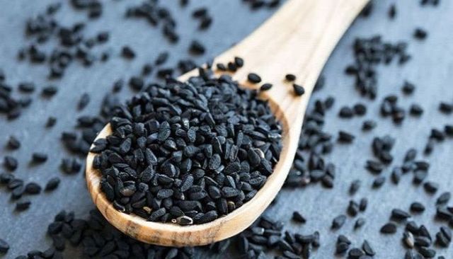 চুল পড়া রোধ করবে কালোজিরা