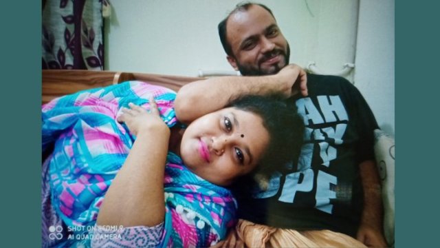 রক্ত দিয়ে ‘এ প্লাস আর’ লিখে আত্মহত্যা