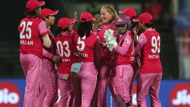 সালমার দুর্দান্ত বোলিং, শিরোপা জিতল ট্রেইলব্লেজার্স