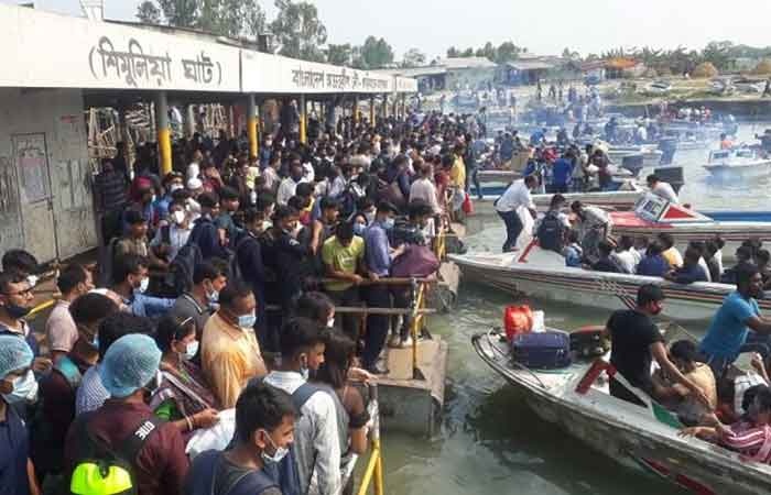 ঢাকা ছাড়ছে ঘরমুখী মানুষ : মহাসড়কে যানজট