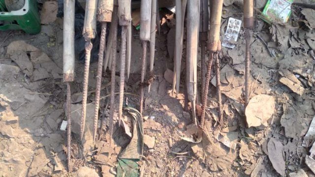 দেশীয় অস্ত্রে ভরপুর ইউপি চেয়ারম্যানের বাড়ি
