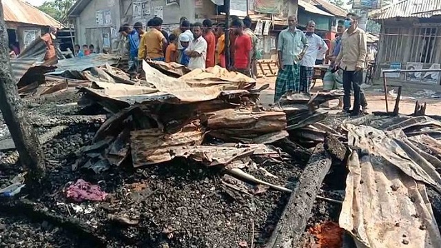 শরণখোলায় আগুনে পুড়ল ১০ দোকান