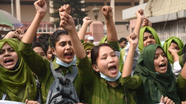 ‘চল যাই যুদ্ধে, কারিগরির বিরুদ্ধে’