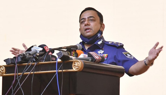 করোনা সংক্রমণ প্রতিরোধে মাঠে নামছে পুলিশ