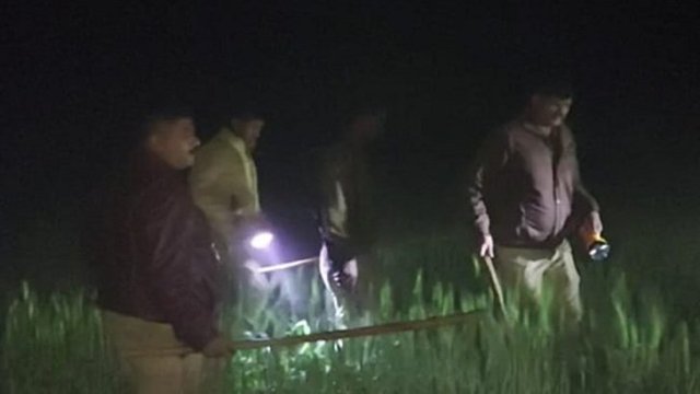 ভারতে মদের কারখানায় পুলিশ সদস্যকে পিটিয়ে হত্যা