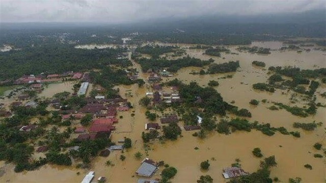 ইন্দোনেশিয়ায় প্রবল বর্ষণে আকস্মিক বন্যা
