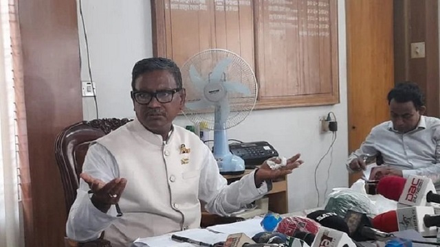 অস্থিতিশীলতার জন্য সেতুমন্ত্রীর স্ত্রীকে দায়ী করলেন কাদের মির্জা