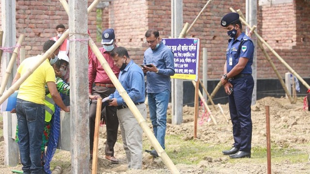 খুলনায় ৮ ভিক্ষুক পেলেন মাথা গোঁজার ঠাঁই