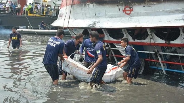 শীতলক্ষ্যায় লঞ্চকে ধাক্কা দেওয়া সেই কার্গো জব্দ, চালকসহ আটক ১৪