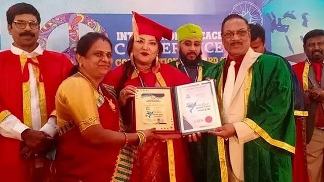 ডক্টরেট ডিগ্রি পেলেন মমতাজ