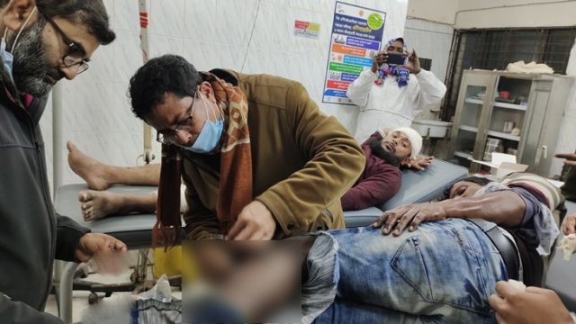 পিরোজপুরে ২ যুবলীগ নেতার হাত-পা ভেঙে দিল স্বেচ্ছাসেবক লীগ নেতারা