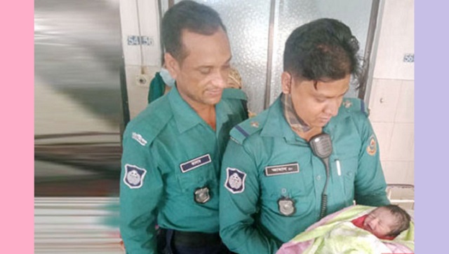 ফুটপাতে সন্তান প্রসব, পাশে দাঁড়াল মানবিক পুলিশ