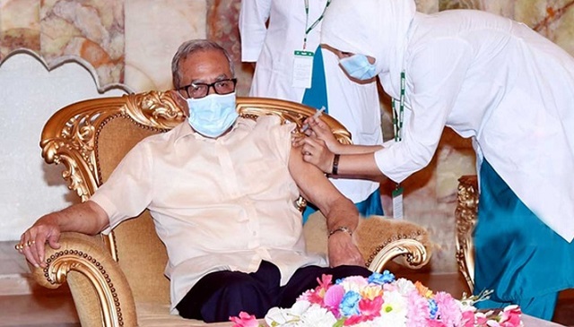 টিকা নিলেন রাষ্ট্রপতি