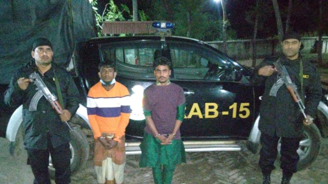 ১০টি আগ্নেয়াস্ত্রসহ ২ রোহিঙ্গা সন্ত্রাসী আটক