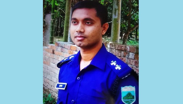 ‘নিজের মাথায় গুলি চালিয়ে’ এসআইয়ের আত্মহত্যা