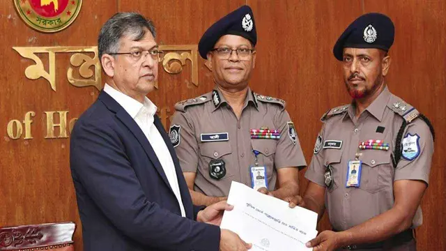 প্রশংসনীয় অবদান ও কৃতিত্বের স্বীকৃতিস্বরূপ ১৫ পুলিশ সদস্য পুরস্কৃত
