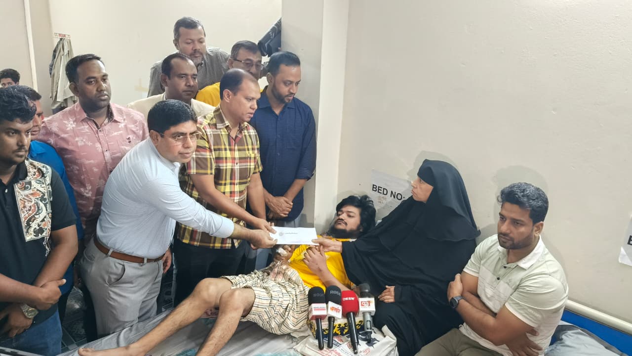 Tarique extends support to cancer-stricken mother, crippled son