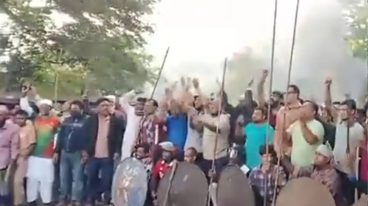 ভাঙ্গায় মহাসড়ক অবরোধ করে আওয়ামী লীগের মহড়া