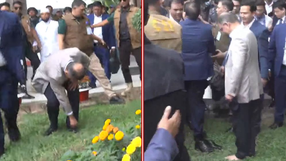 দেশে ফিরেই হাতে এক মুঠো মাটি
