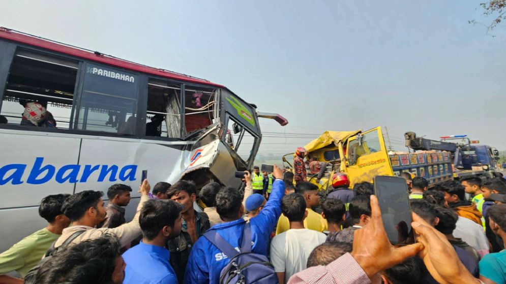 2 die in Faridpur road crash