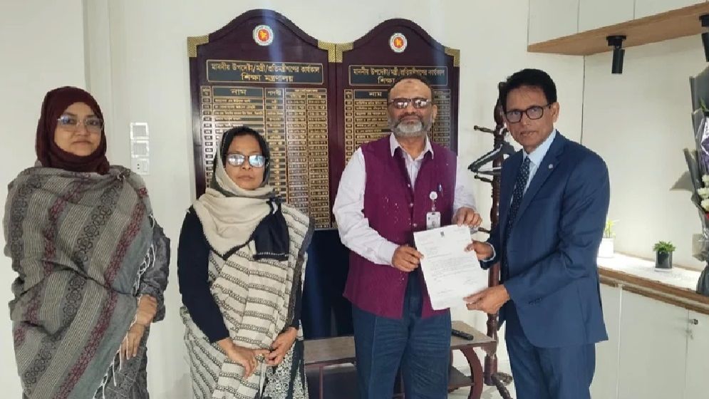 শিক্ষামন্ত্রীকে পদত্যাগপত্র দিলেন ঢাবি উপাচার্য