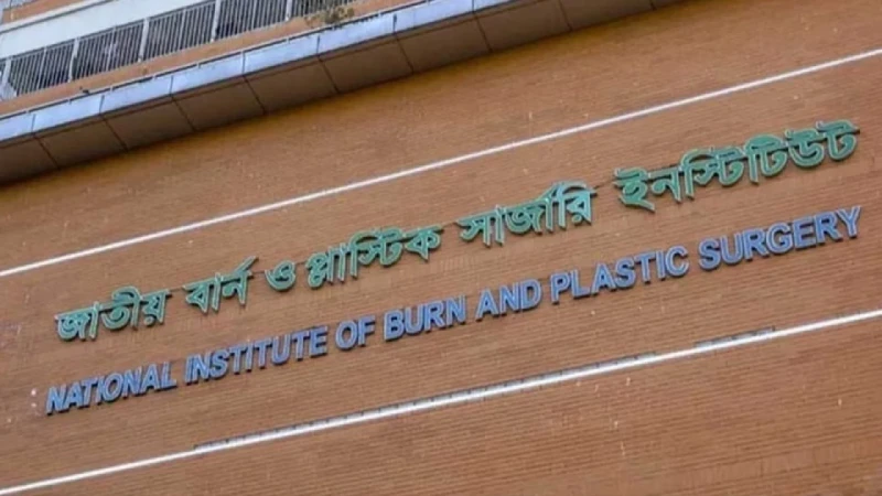 হাজারীবাগে গ্যাস লিকেজ থেকে বিস্ফোরণ, শিশুসহ একই পরিবারের দগ্ধ ৪